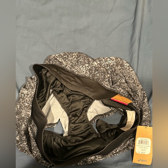 NEW ASICS Running Lined Short size XL - Picture 7 of 7